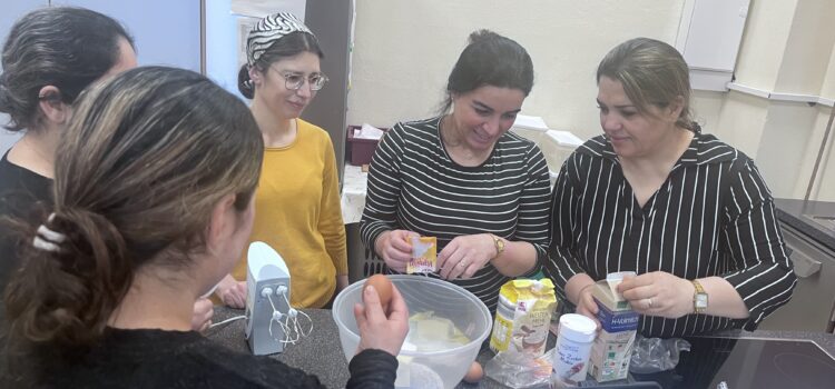 Waffeln backen im Sprachcafé